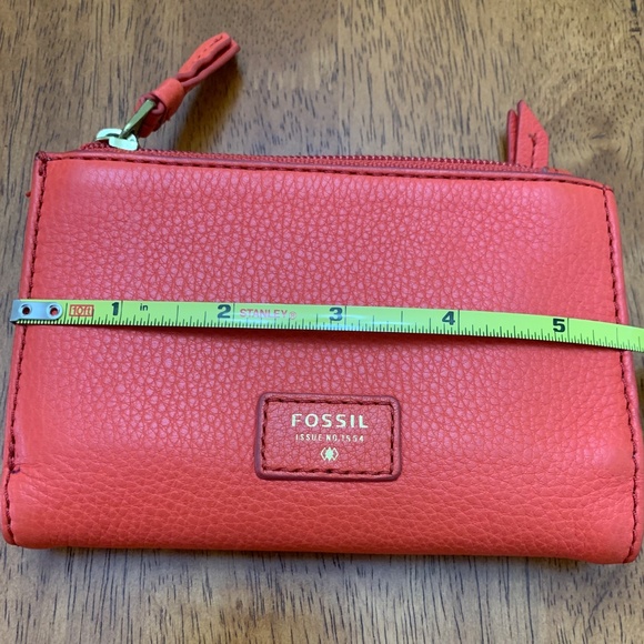 Fossil Womens Small 1954 Vintage Leather Trifold Wallet in Coral - Picture 8 of 10